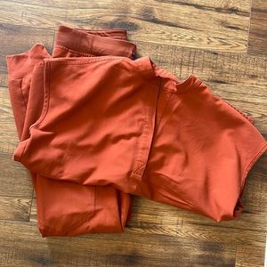 Clay orange Fogs scrub set